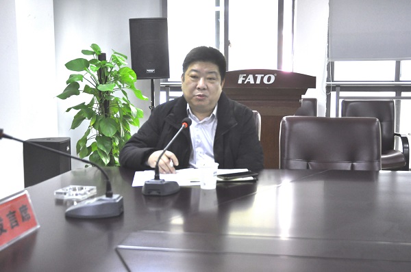 張董主持會議（網(wǎng)站）.jpg